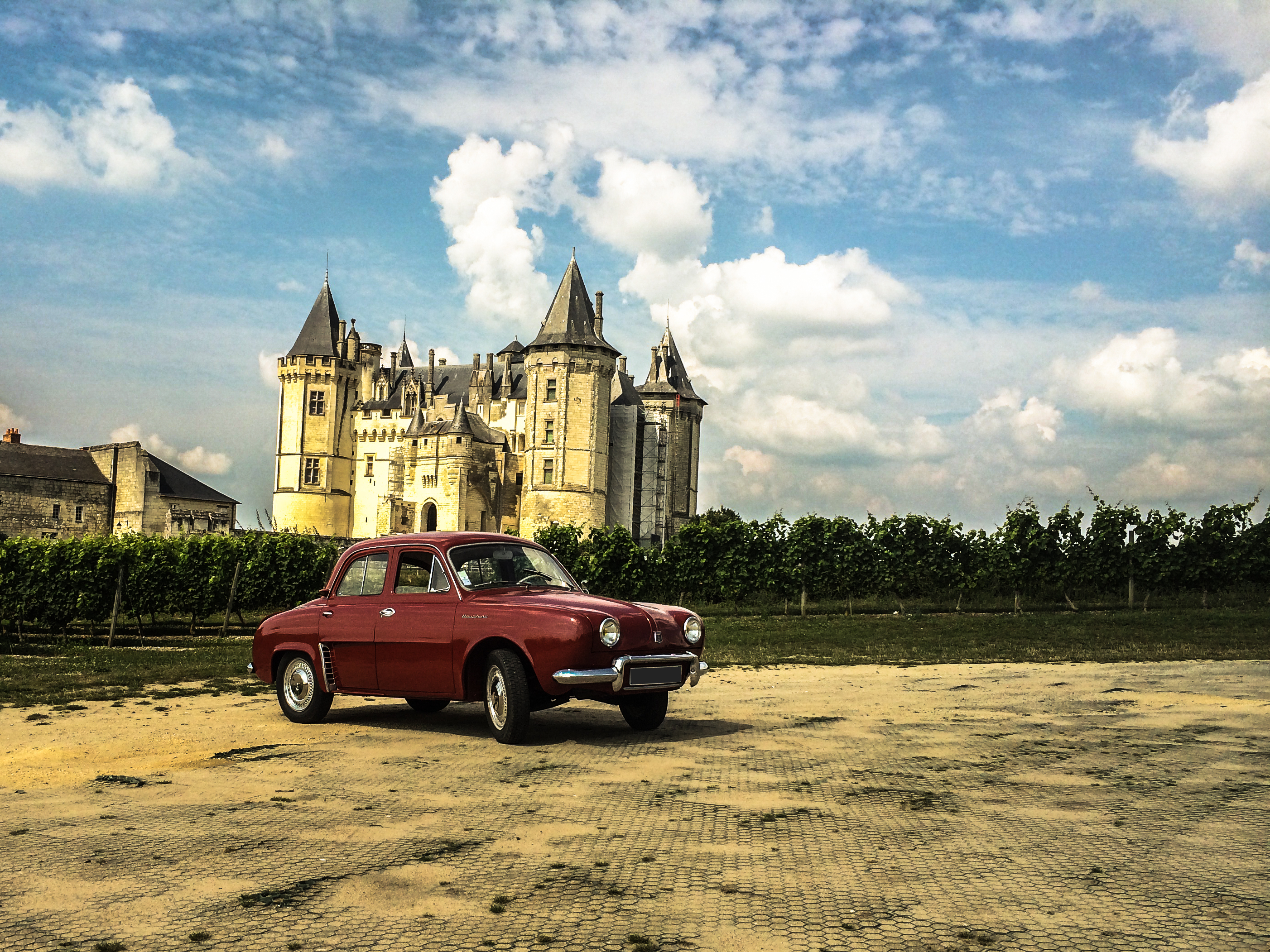 Loire Valley -off the beaten tracks-tour in vintage car