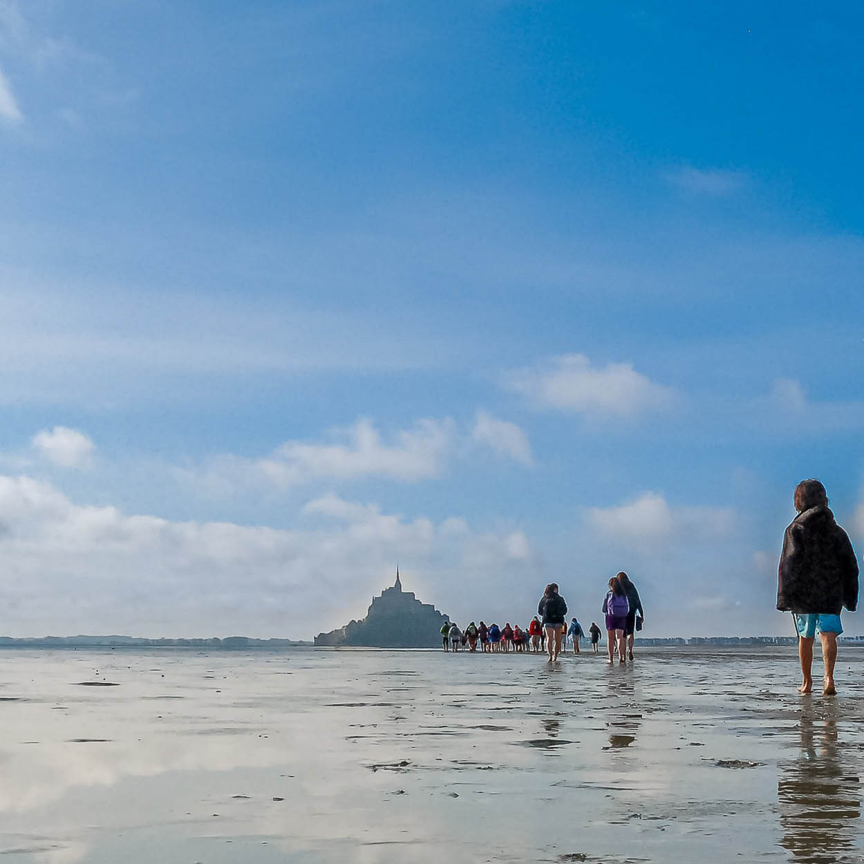 walking on the bay family normandy vacances famille bretagne