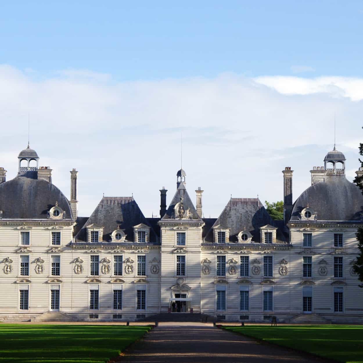 Iconic Loire Valley castles: Chambord, Cheverny  Loire Secrets Travel